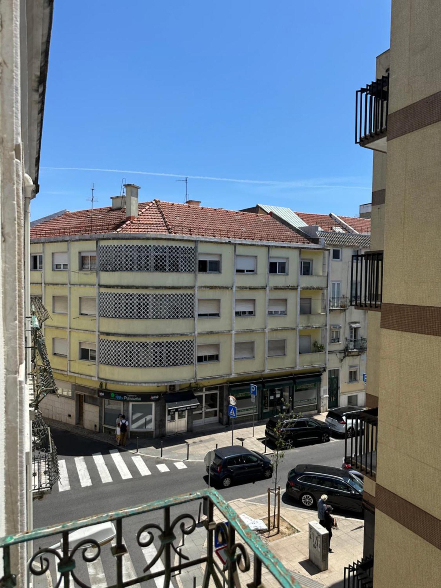 Garden Campo De Ourique Guest House - Hostel Lisbona Esterno foto