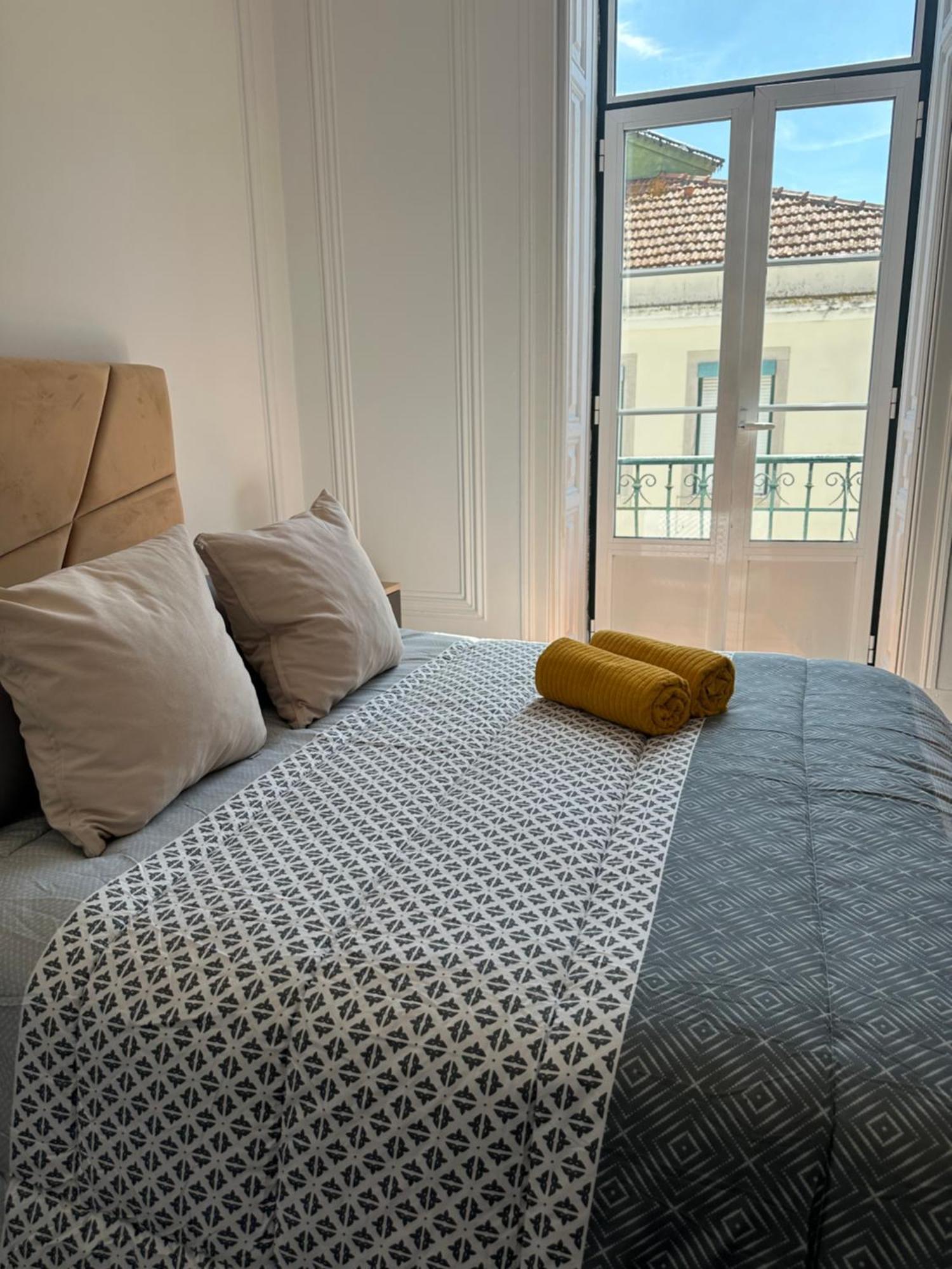 Garden Campo De Ourique Guest House - Hostel Lisbona Esterno foto