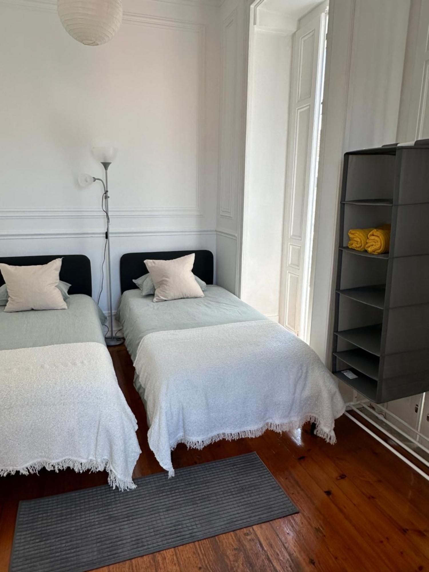 Garden Campo De Ourique Guest House - Hostel Lisbona Esterno foto