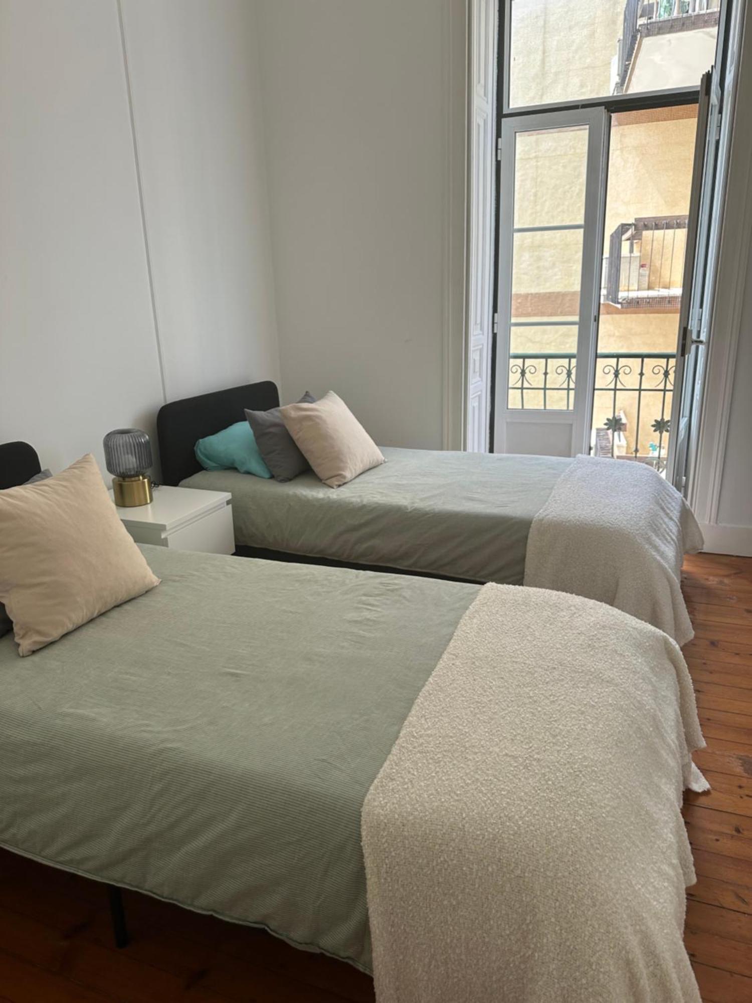Garden Campo De Ourique Guest House - Hostel Lisbona Esterno foto