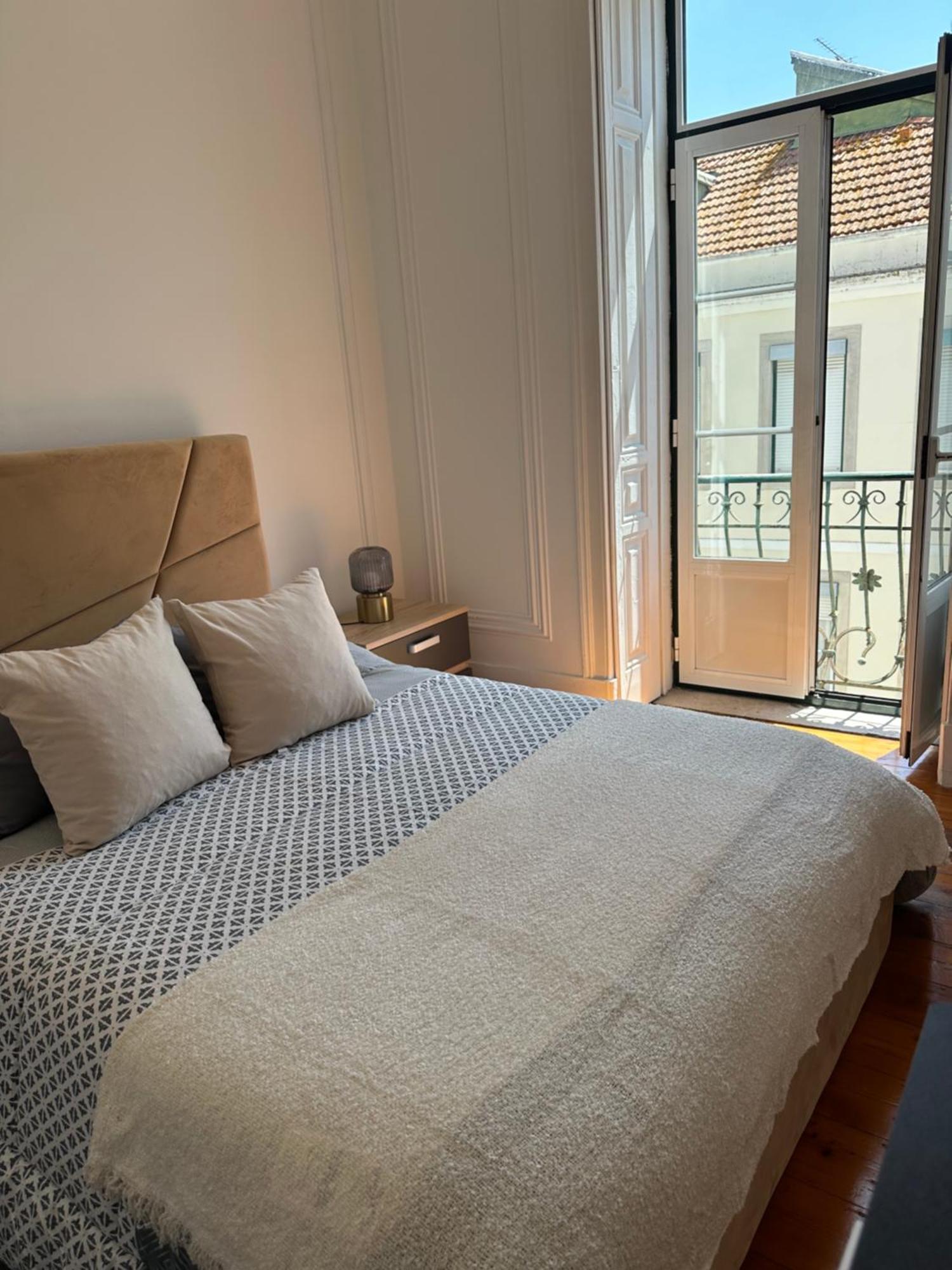 Garden Campo De Ourique Guest House - Hostel Lisbona Esterno foto
