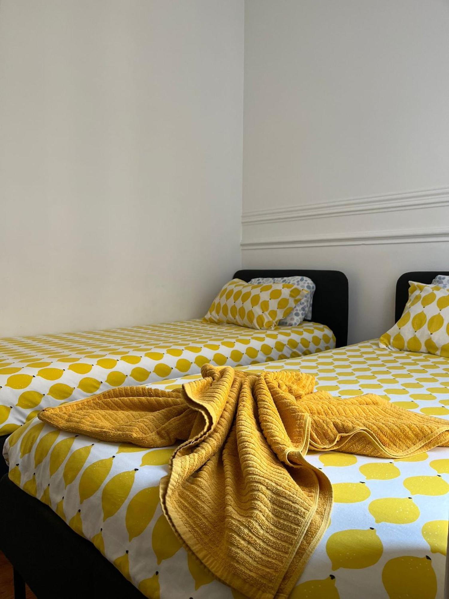 Garden Campo De Ourique Guest House - Hostel Lisbona Esterno foto