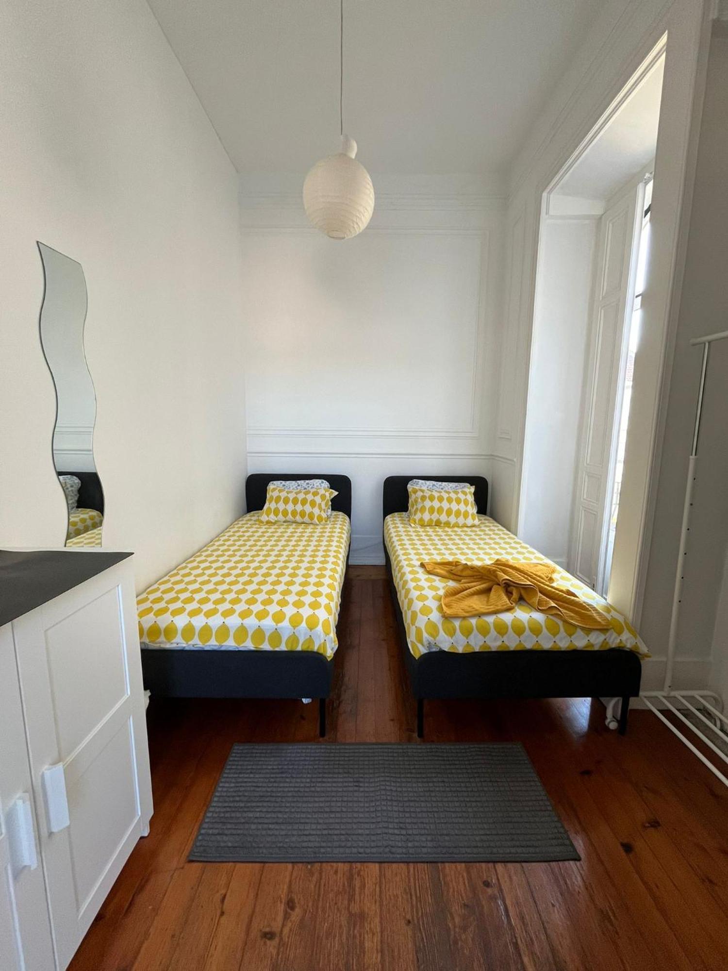 Garden Campo De Ourique Guest House - Hostel Lisbona Esterno foto