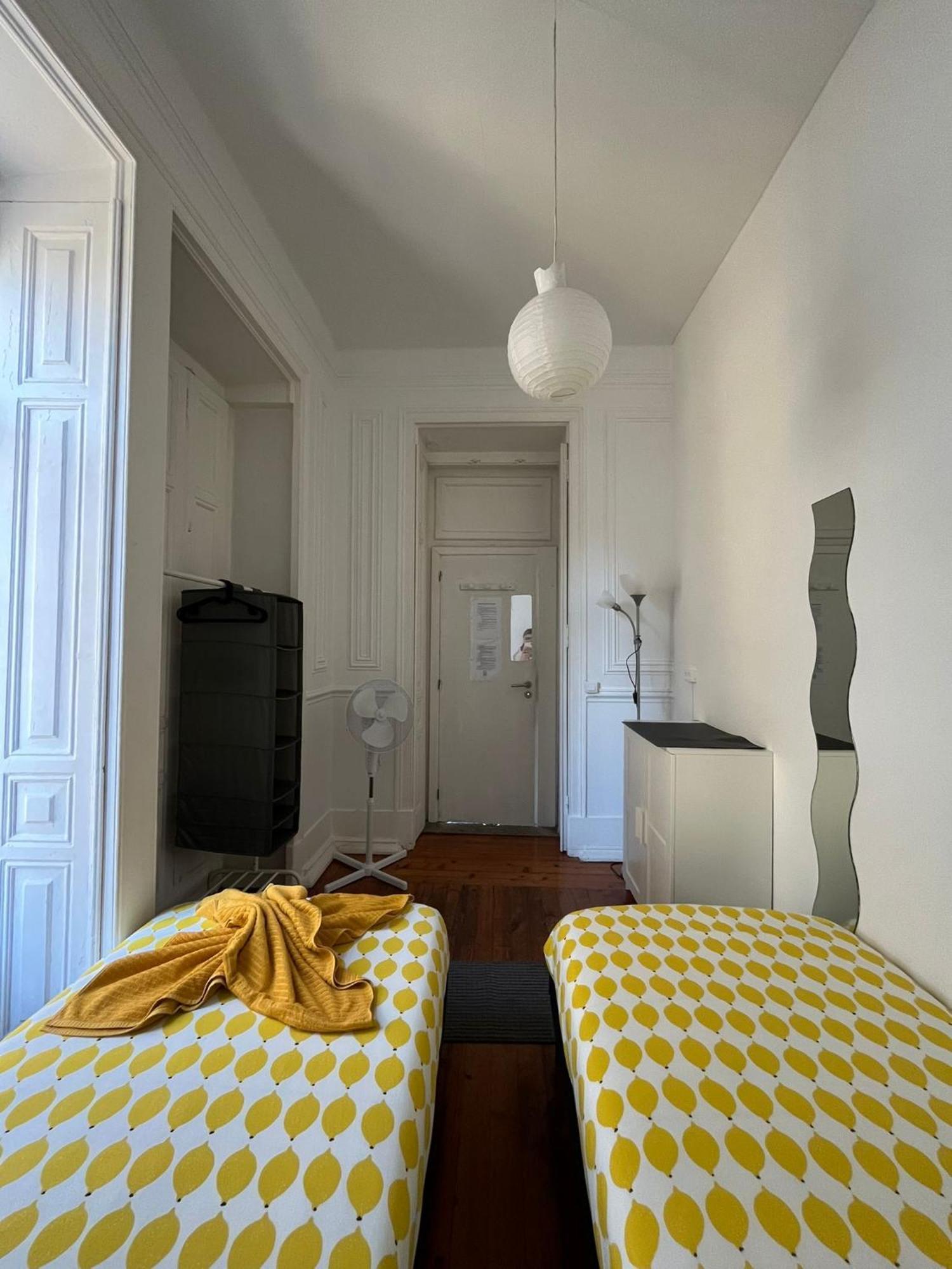 Garden Campo De Ourique Guest House - Hostel Lisbona Esterno foto