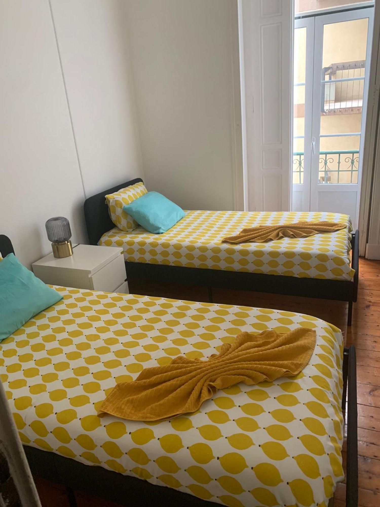 Garden Campo De Ourique Guest House - Hostel Lisbona Esterno foto
