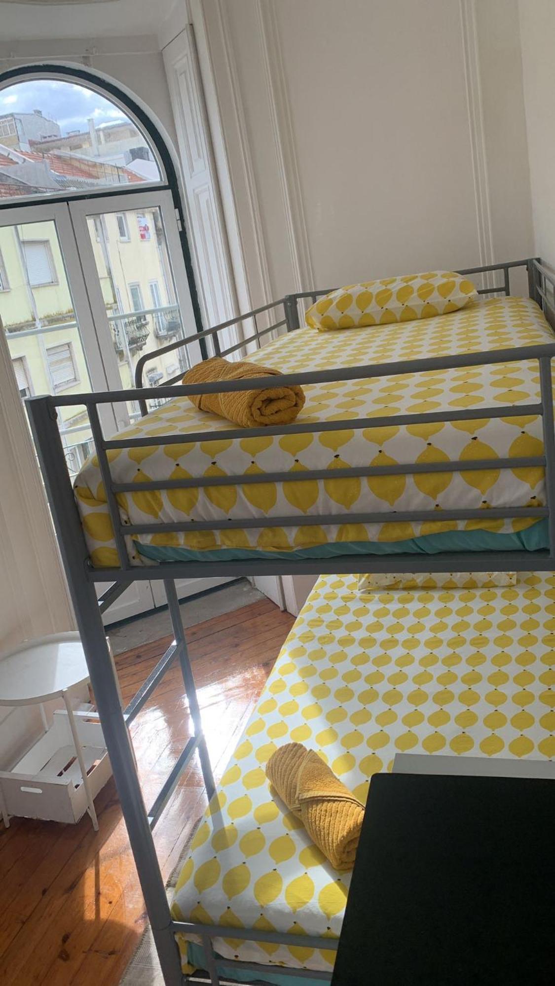 Garden Campo De Ourique Guest House - Hostel Lisbona Esterno foto