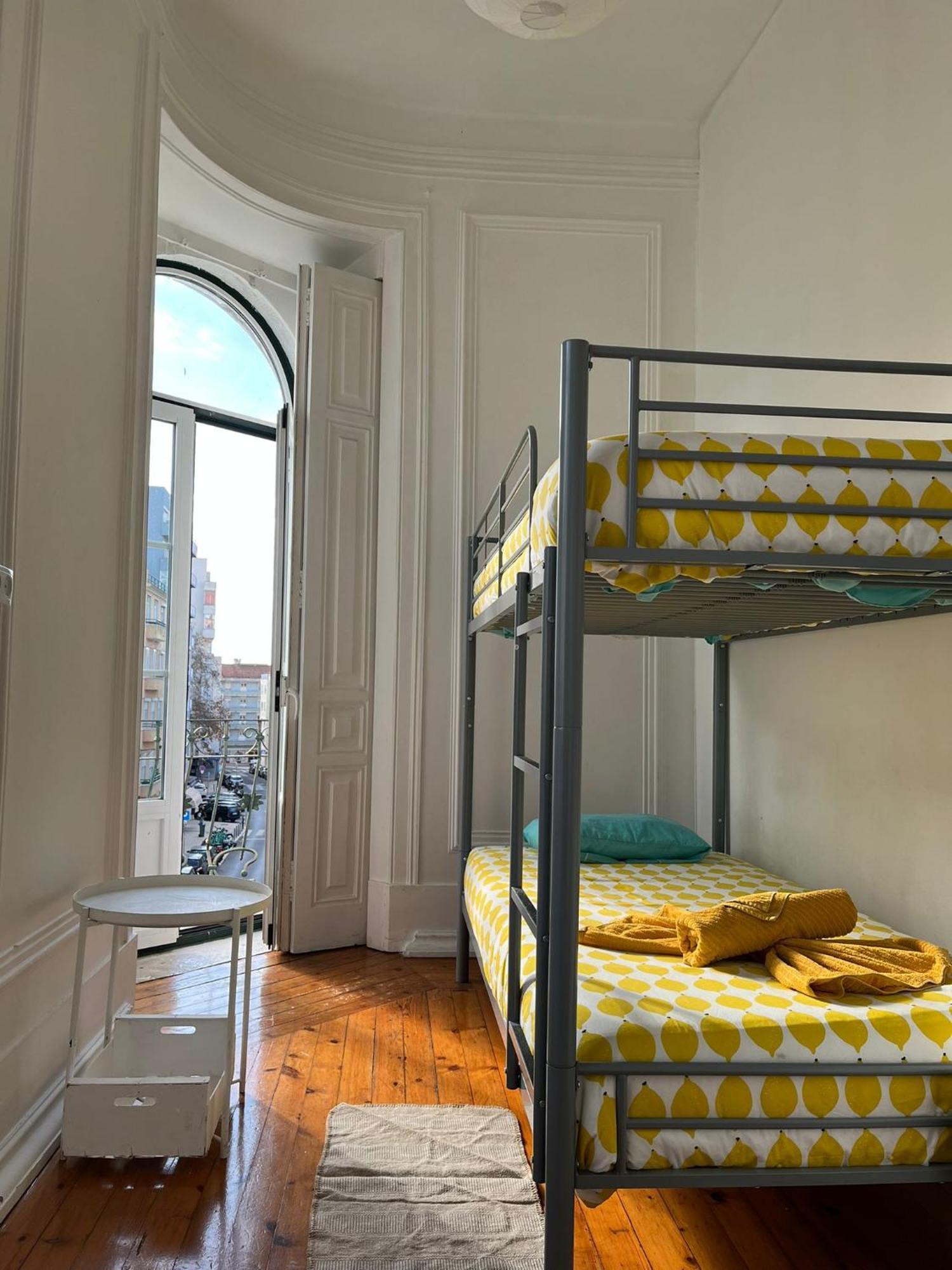 Garden Campo De Ourique Guest House - Hostel Lisbona Esterno foto
